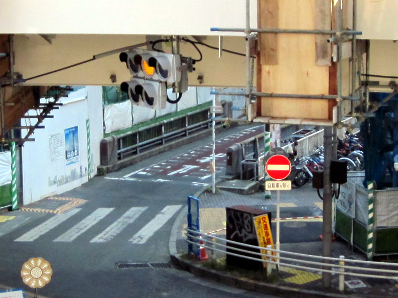 渋谷の歩道橋から見えた稲荷橋