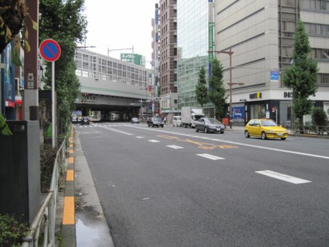 中山道を跨ぐ神田駅